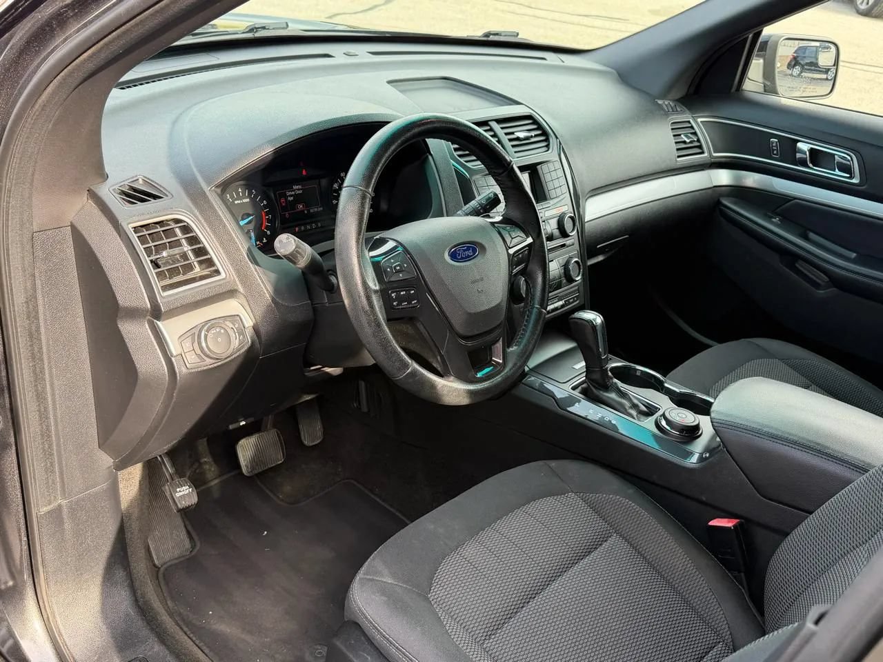 Used 2017 Ford Explorer XLT AWD/4WD image 13