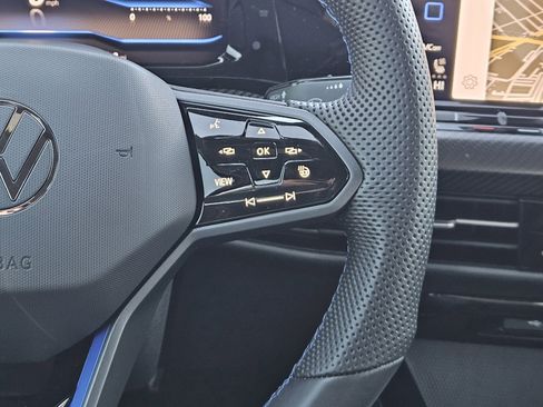 Used 2023 Volkswagen Golf 20th Anniversary Edition image 29