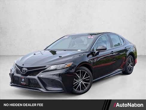 Used 2023 Toyota Camry SE w/ Cold Weather Package AWD/4WD image 1