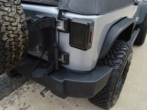 Used 2013 Jeep Wrangler Sport AWD/4WD image 10