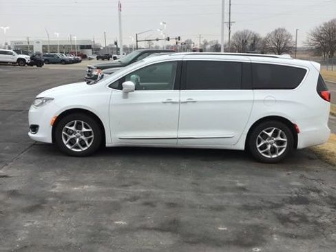 Used 2019 Chrysler Pacifica Touring-L Plus w/ Advanced Safetytec Group image 1