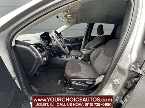Used 2019 Jeep Cherokee Latitude w/ Popular Appearance Group AWD/4WD image 35