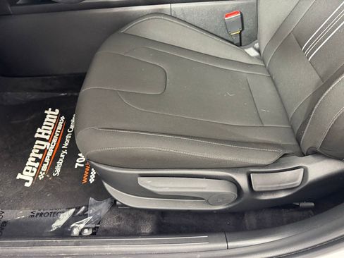 Used 2024 Hyundai Elantra SEL image 12