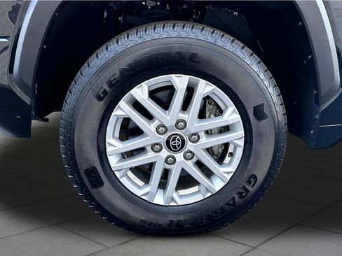 Used 2022 Toyota Tundra SR5 w/ SR5 Premium Package AWD/4WD image 11