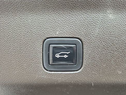 Used 2021 Chevrolet Tahoe Z71 image 16