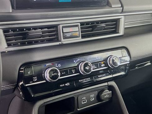 Certified 2025 Honda Pilot Touring image 12