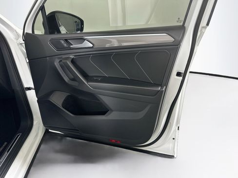 Used 2022 Volkswagen Tiguan SE R-Line FWD image 34