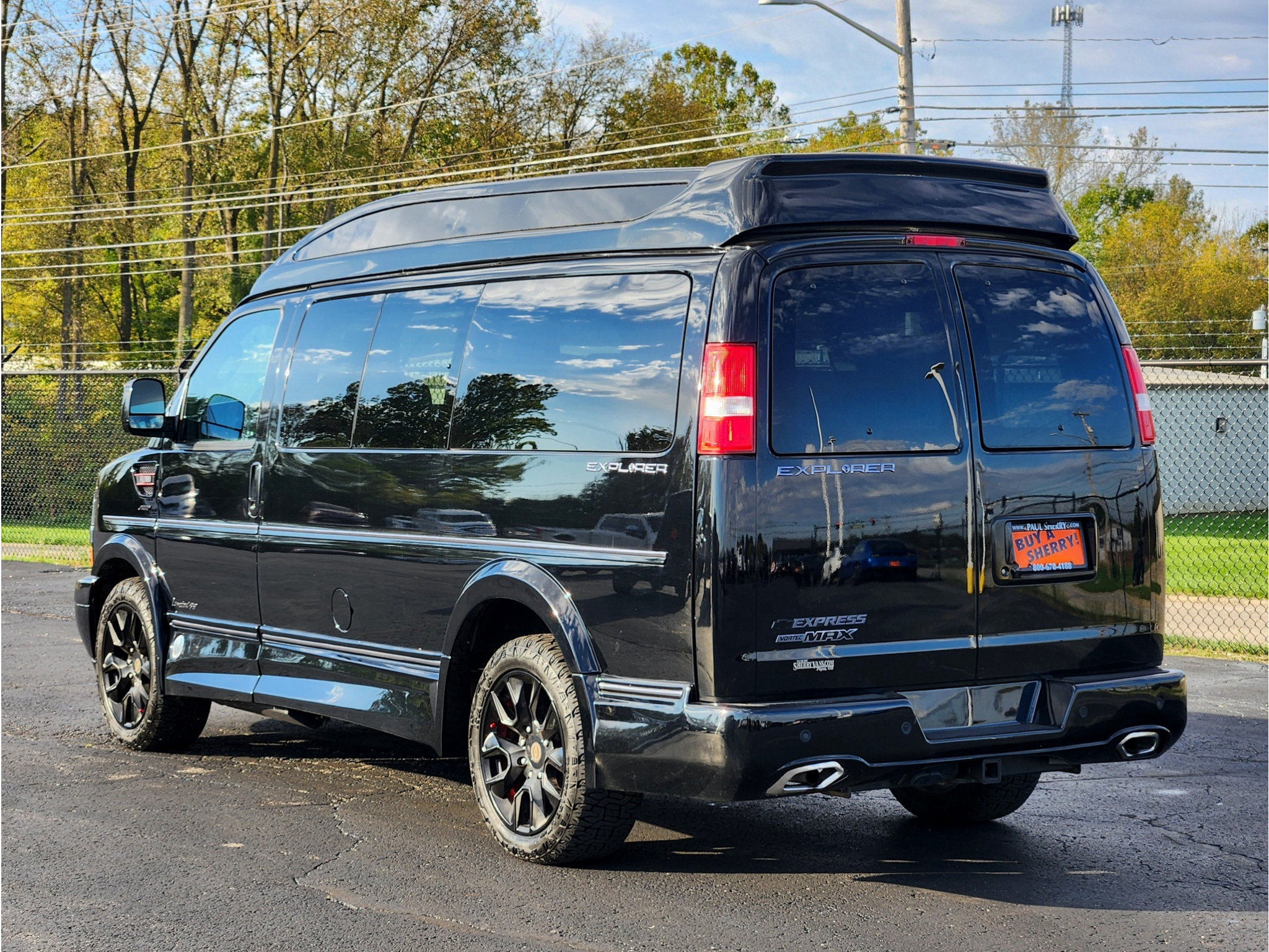 Used 2023 Chevrolet Express 2500 RWD image 15