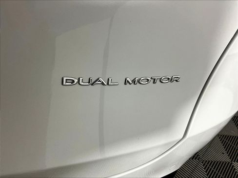 Used 2021 Tesla Model Y Long Range AWD/4WD image 23