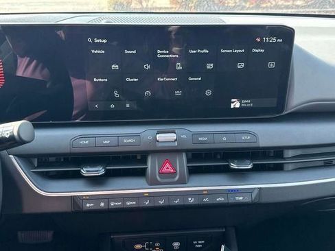 Used 2025 Kia K4 LXS image 33