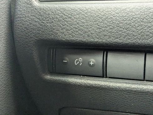 Used 2022 Nissan Rogue S image 24