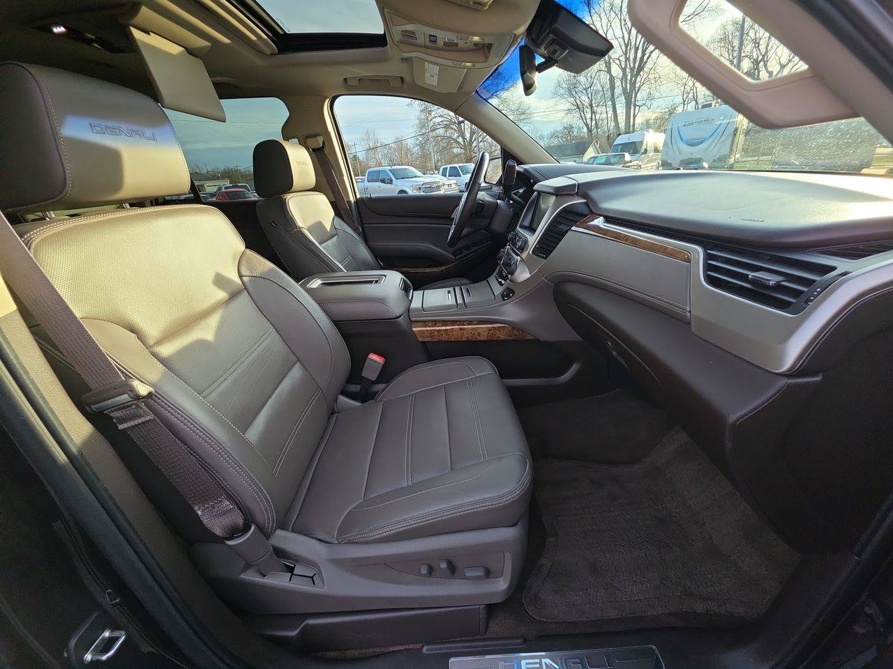 Used 2015 GMC Yukon Denali w/ Touring Package AWD/4WD image 8