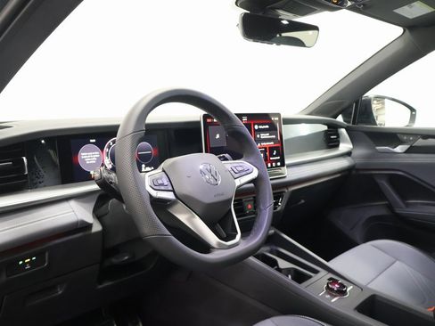 New 2026 Volkswagen Tiguan SE R-Line image 15