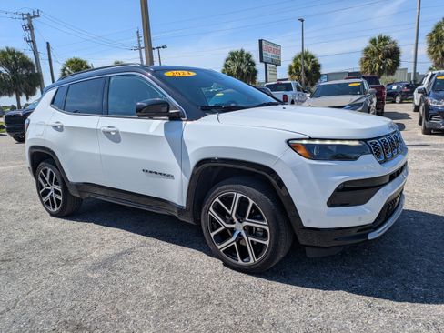 Used 2024 Jeep Compass Limited w/ Elite Group AWD/4WD image 2