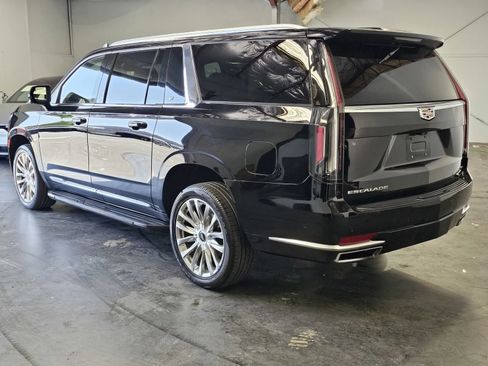 Used 2021 Cadillac Escalade ESV Premium Luxury AWD/4WD image 2