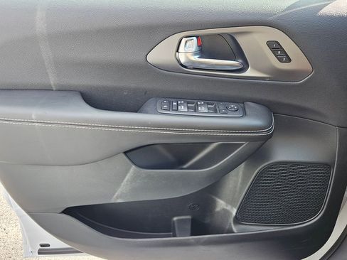 New 2026 Chrysler Pacifica Select image 24