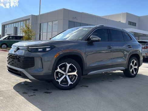 New 2026 Volkswagen Tiguan SE image 1