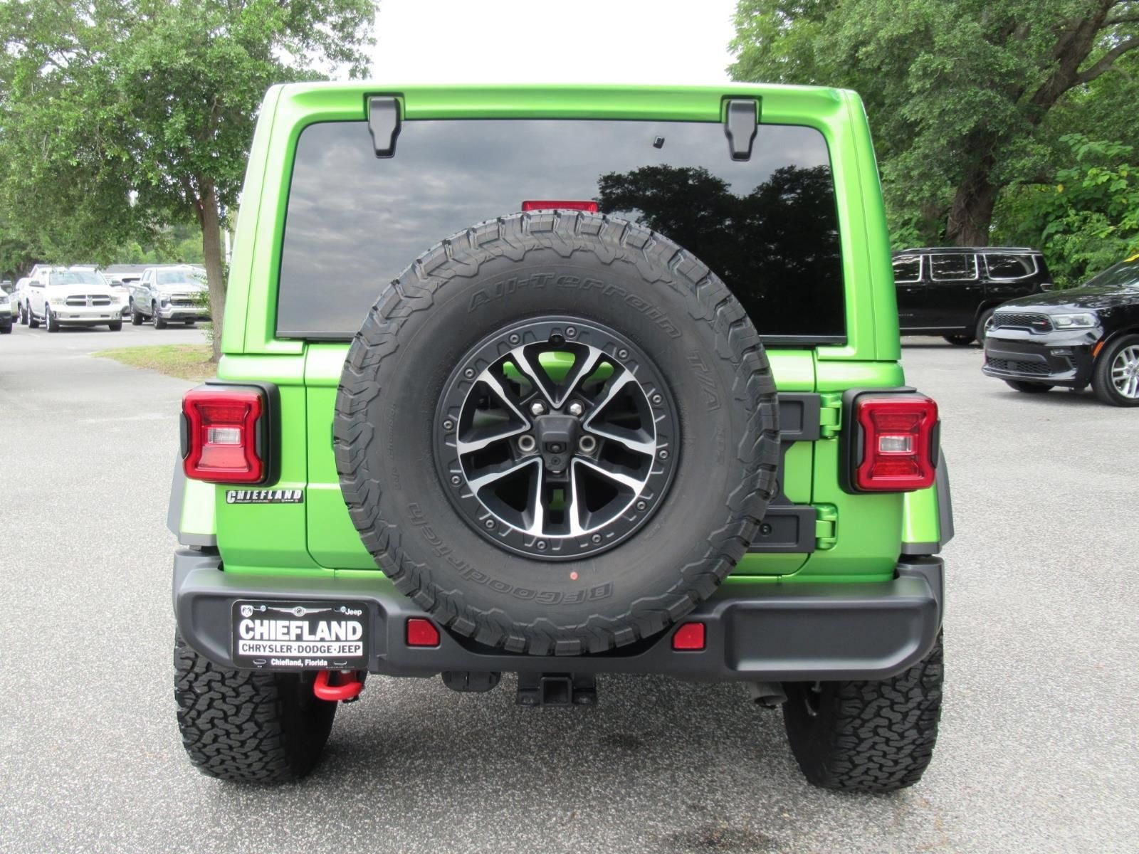 Certified 2025 Jeep Wrangler Unlimited Rubicon w/ XTREMEE 35" Tire Package AWD/4WD image 6