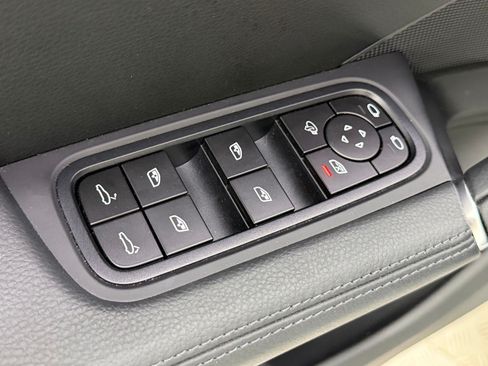 Certified 2023 Porsche Cayenne AWD/4WD image 26