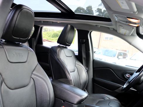 Used 2020 Jeep Cherokee Limited image 36