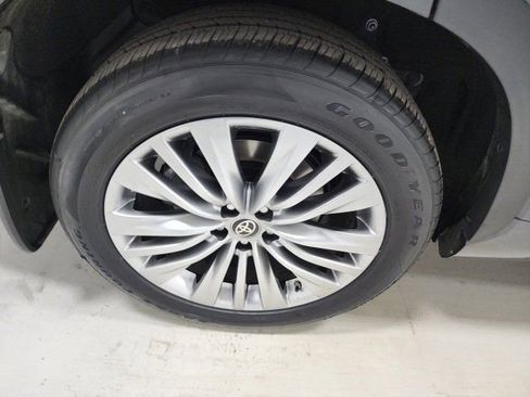 Used 2023 Toyota Highlander Platinum image 15