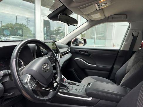 Used 2020 Toyota Highlander LE AWD/4WD image 26