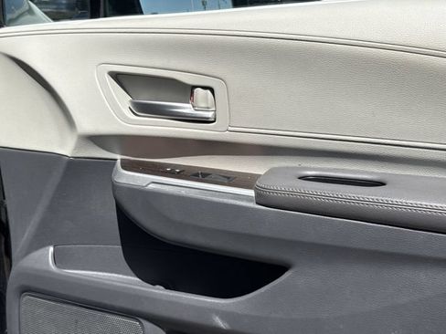 Used 2024 Toyota Sienna XLE FWD image 27