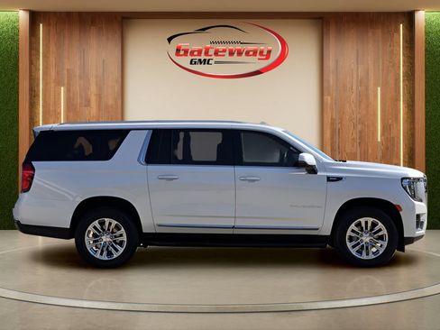 Used 2024 GMC Yukon XL SLT w/ SLT Luxury Package AWD/4WD image 4