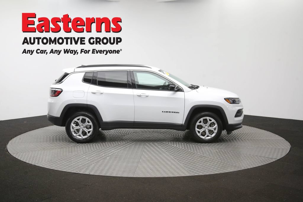 Used 2024 Jeep Compass Latitude AWD/4WD image 41