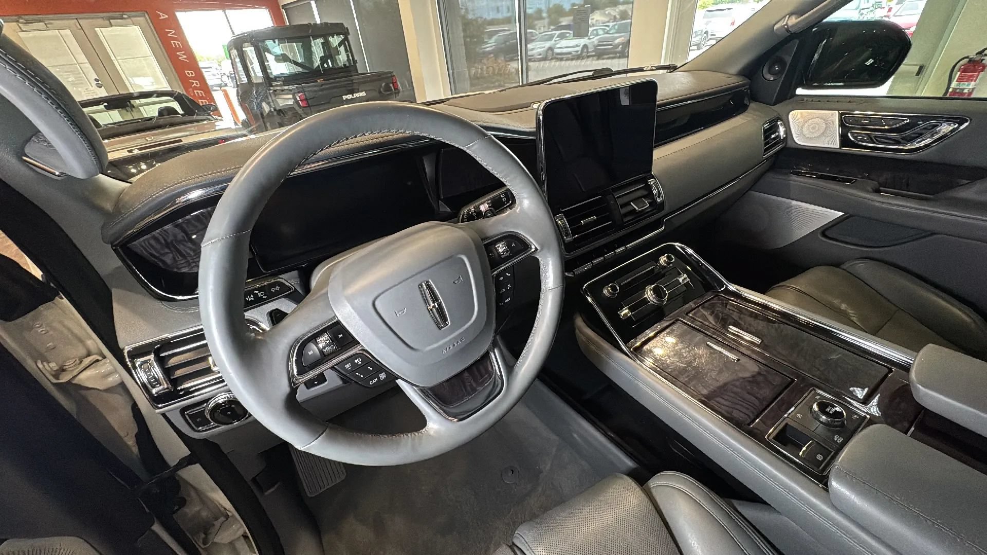Used 2020 Lincoln Navigator L Reserve w/ Luxury Package AWD/4WD image 26