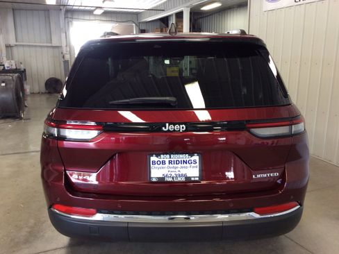 Used 2024 Jeep Grand Cherokee Limited image 4