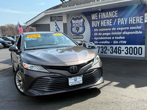 Used 2019 Toyota Camry XLE image 1