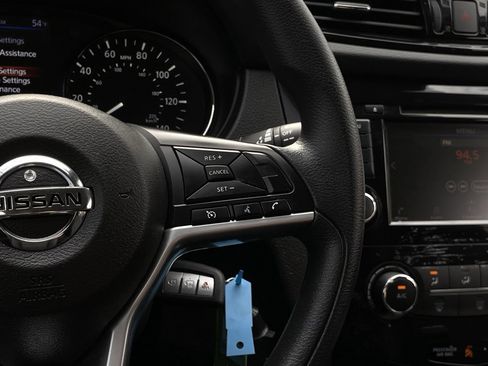 Used 2021 Nissan Rogue Sport S image 14