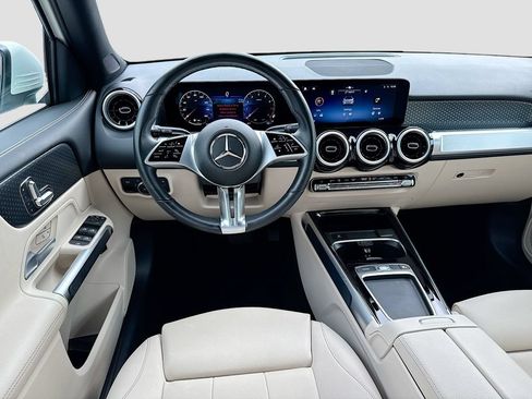 Used 2025 Mercedes-Benz GLB 250 4MATIC image 21