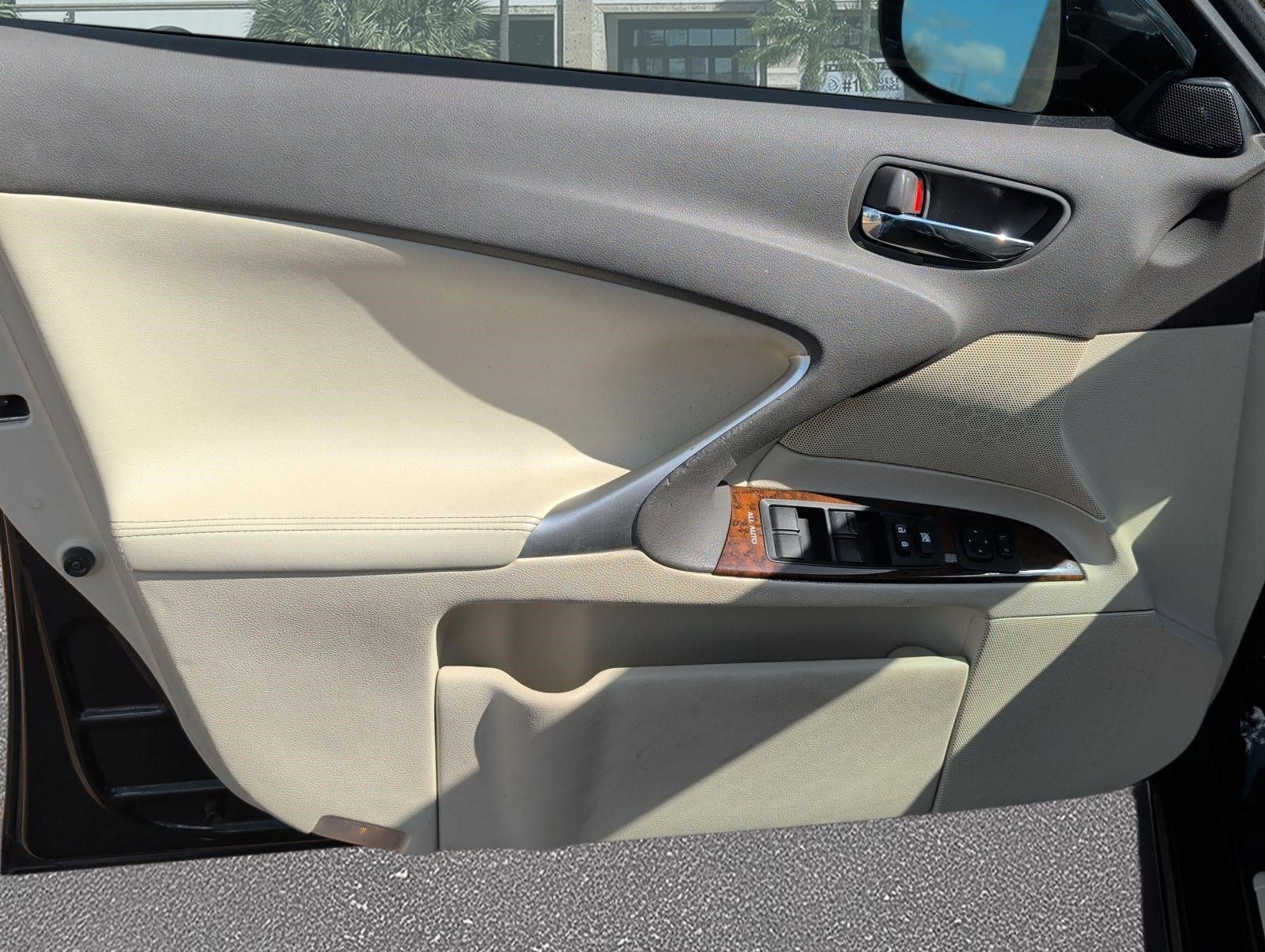 Used 2013 Lexus IS 250 w/ Premium Pkg Value Edition RWD image 8