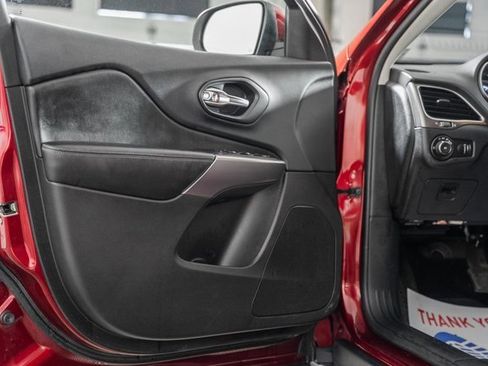 Used 2019 Jeep Cherokee Latitude w/ Popular Appearance Group image 34