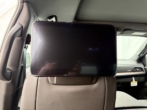 New 2025 Chevrolet Suburban High Country image 18