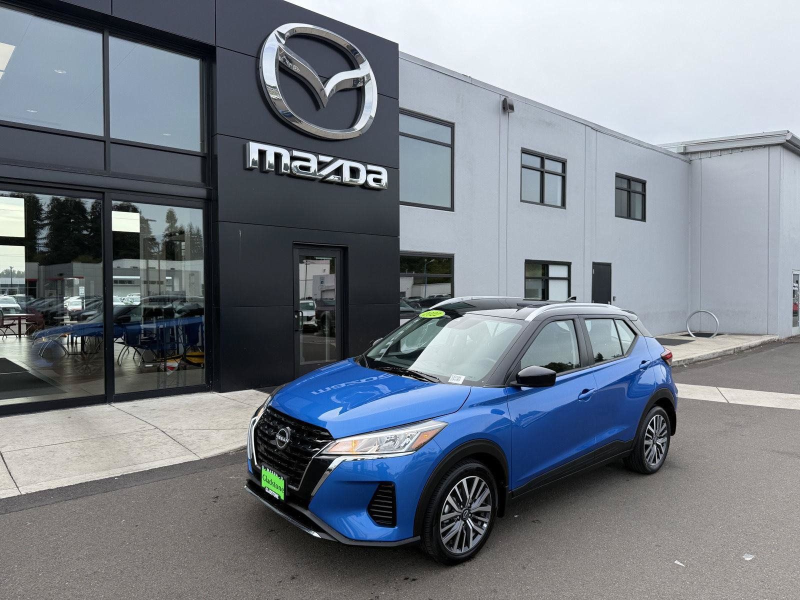 Used 2022 Nissan Kicks SV FWD image 1
