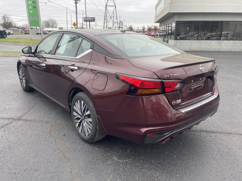 Used 2023 Nissan Altima 2.5 SV w/ SV Premium Package image 3