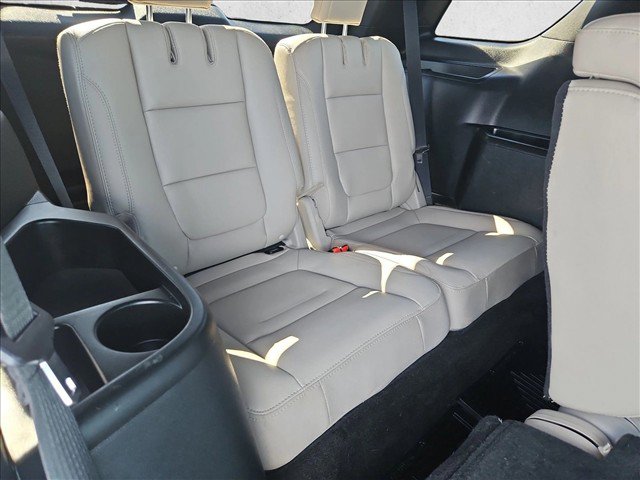 Used 2018 Ford Explorer XLT w/ Equipment Group 202A FWD image 21