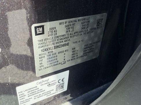 Used 2017 GMC Acadia SLE FWD image 17