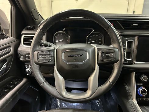 Used 2021 GMC Yukon Denali w/ Denali Premium Package image 16