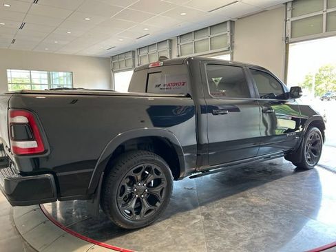 Used 2020 RAM 1500 Limited w/ Black Appearance Package AWD/4WD image 7
