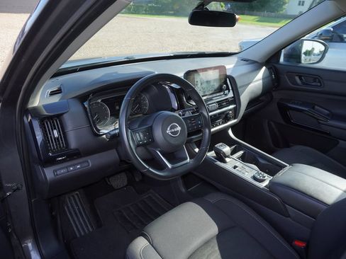 Used 2025 Nissan Pathfinder SV AWD/4WD image 3