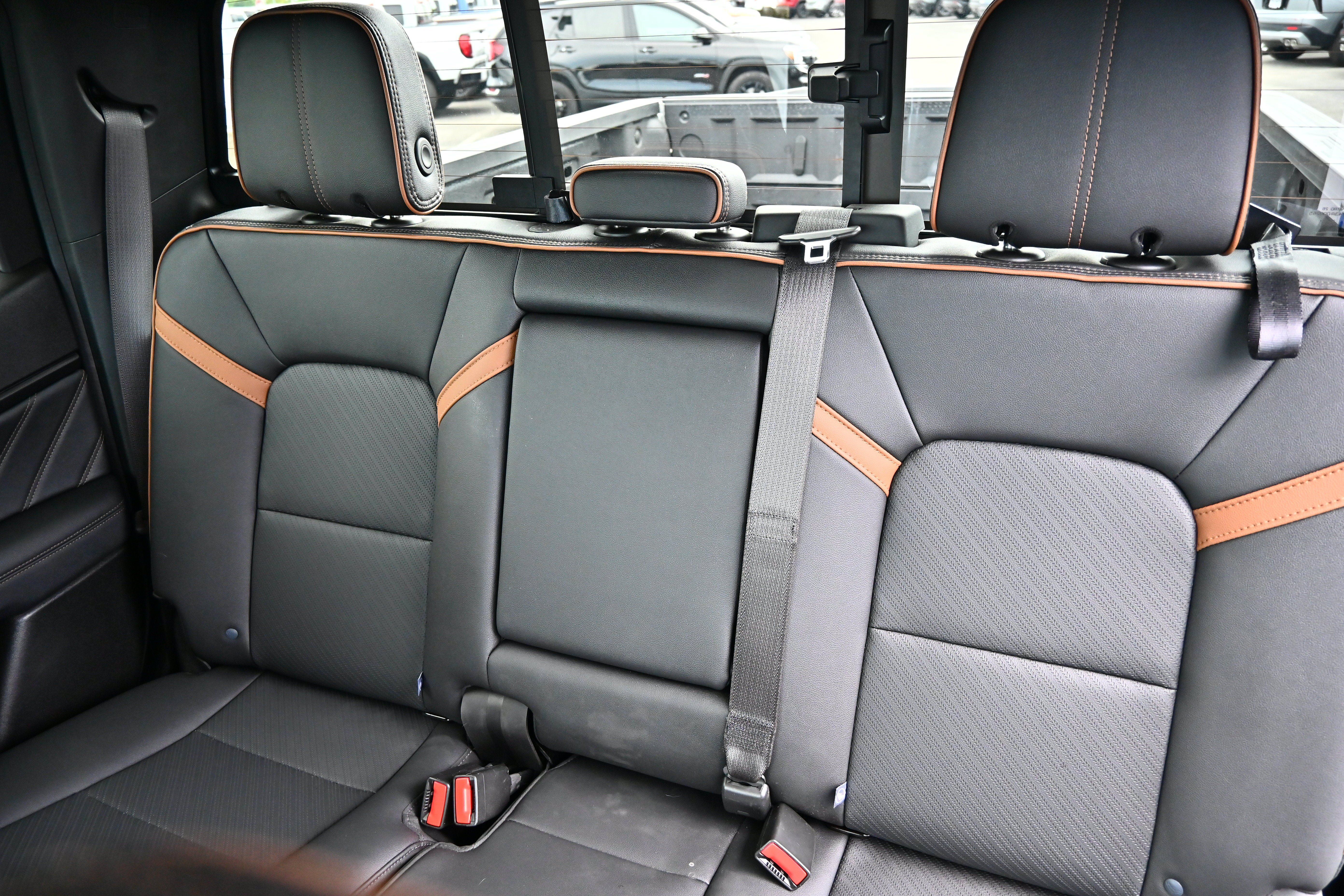 Used 2025 GMC Canyon AT4 w/ Technology Plus Package AWD/4WD image 24