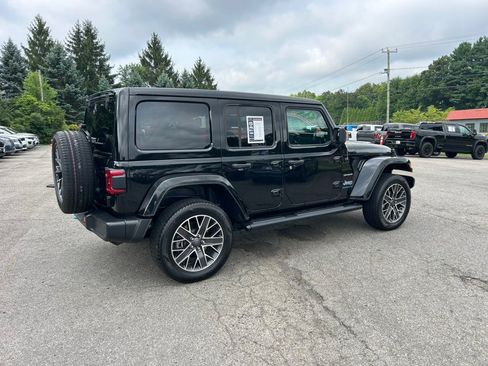 Used 2023 Jeep Wrangler Unlimited Sahara w/ Cold Weather Group AWD/4WD image 6
