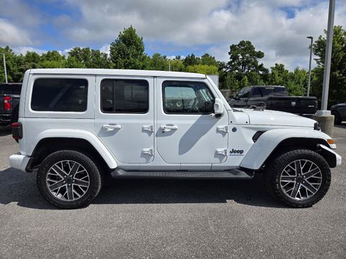 Used 2024 Jeep Wrangler High Altitude AWD/4WD image 8