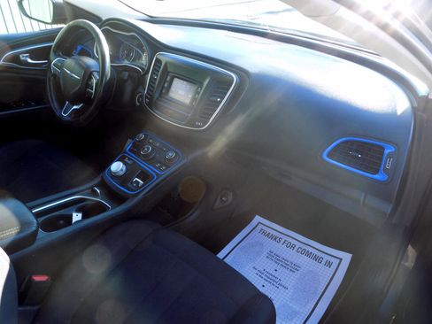 Used 2015 Chrysler 200 Limited w/ Convenience Group image 10