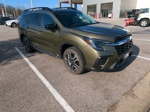 Used 2025 Subaru Ascent Limited AWD/4WD image 8