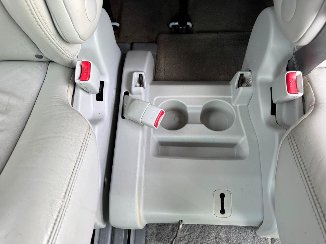 Used 2013 Toyota Sienna XLE w/ Entertainment Pkg FWD image 33